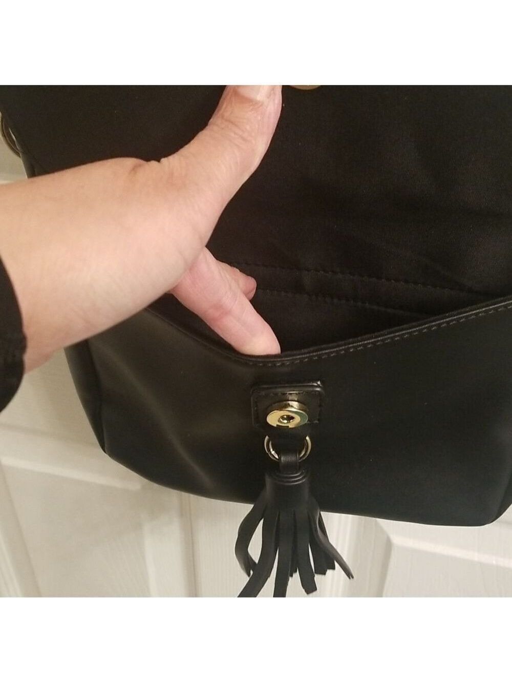 Liz Claiborne Crossbody Purse. C1 - Picture 4 of 7